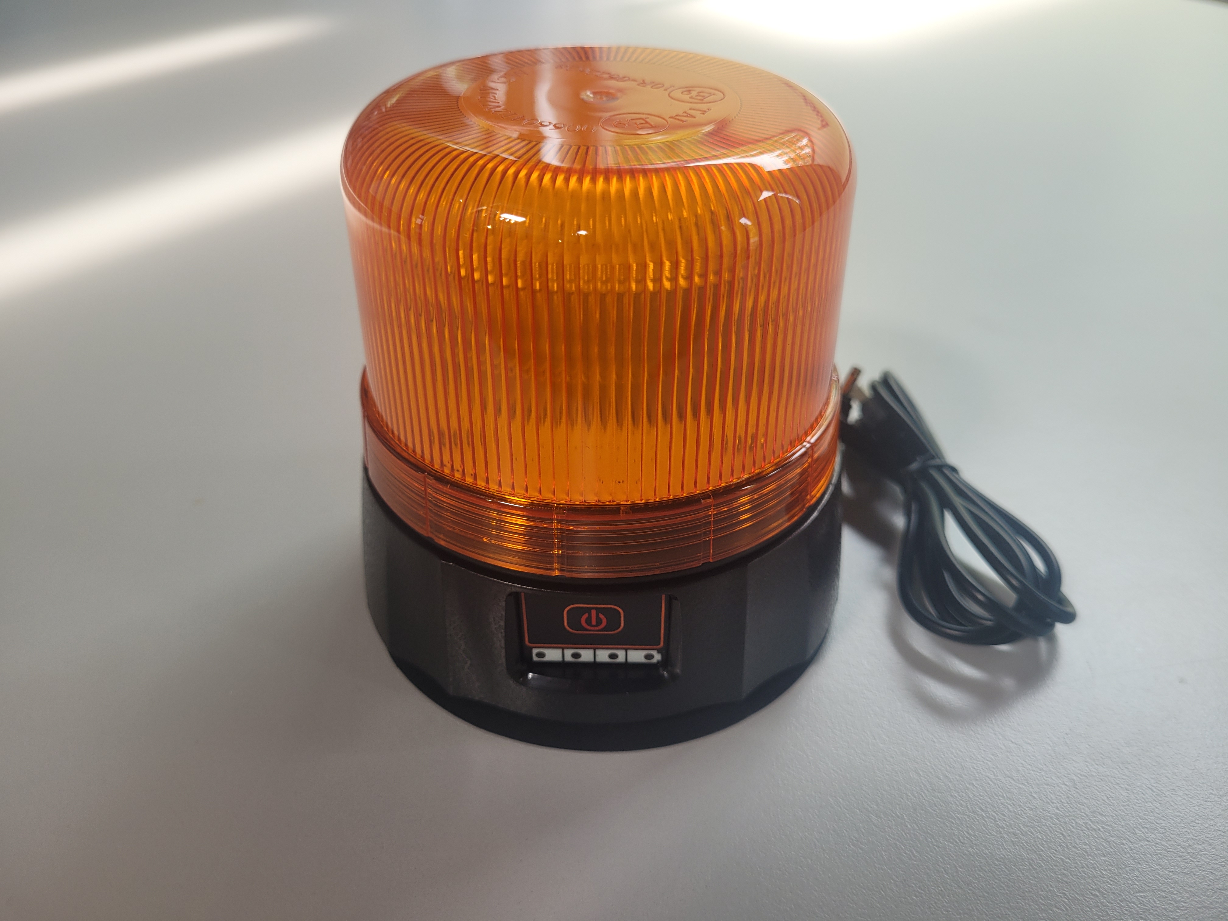 baetz Akkurundumkennleuchte HT, LED, ECE-R65, Magnetmontage, Gelb