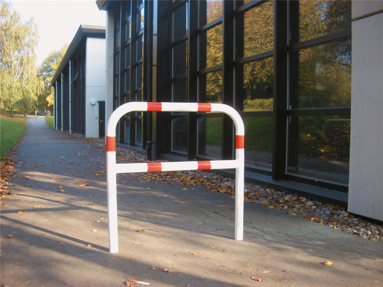 Schake Rohrbügel aus Stahlrohr Ø 48 x 2,5 mm mit Querholm zum Einbetonieren 448_21   feuerverzinkt