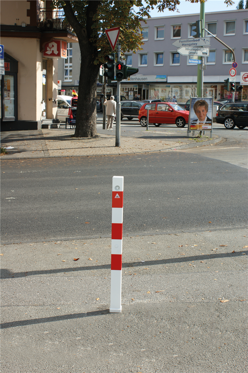 Schake Absperrpfosten, 70 mm x 70 mm, umlegbar, mit Dreikantverschluss oben | Beschaffenheit: feuerv