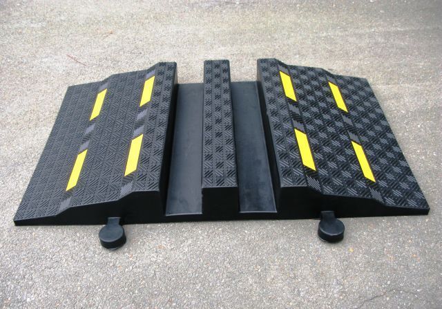 Kabelbrücke / Schlauchbrücke aus hochertigem Gummi