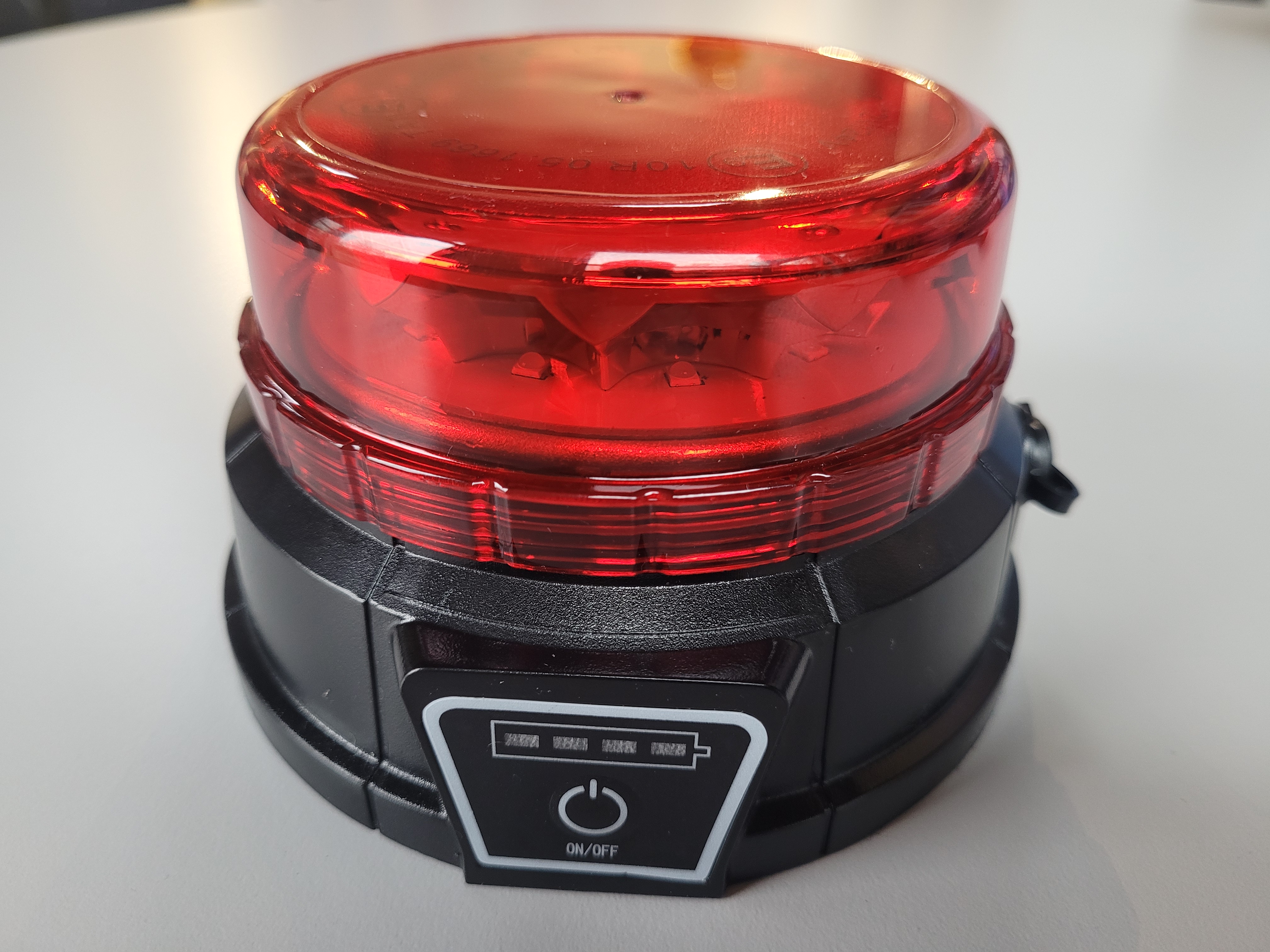 Akku-LED-Rundumkennleuchte, Slimline, Rot, Magnetbefestigung, ECE R65, ECE R10
