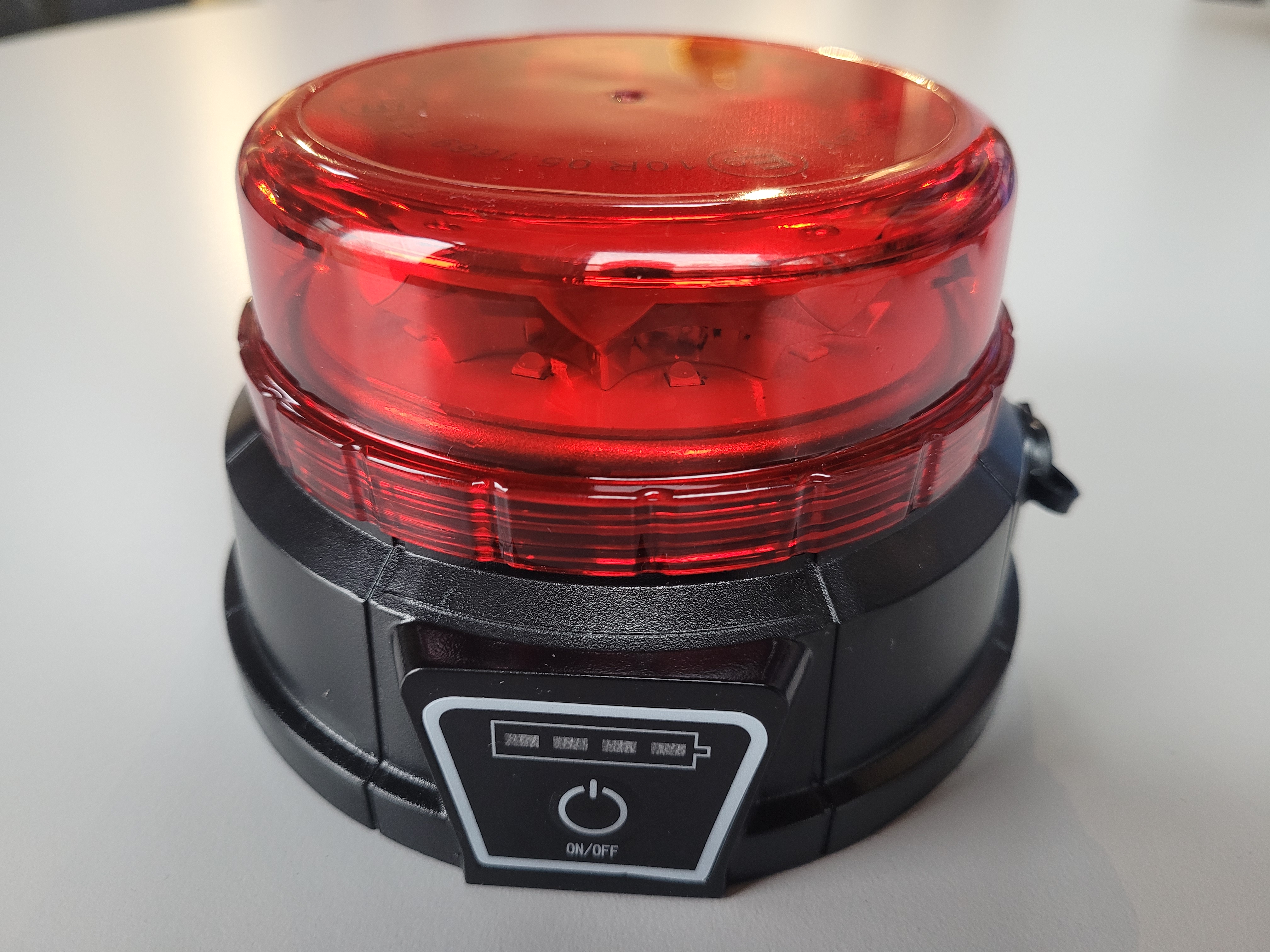 Akku-LED-Rundumkennleuchte, Slimline, Rot, Magnetbefestigung, ECE
